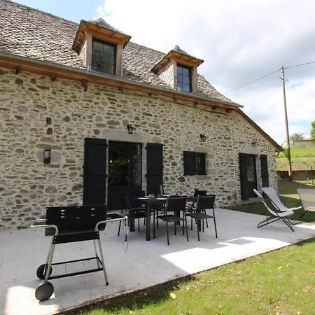 Holiday home Maison De Caractere Renovee Avec Jardin, Terrasse, Cheminee Et Equipements Modernes Au Coeur De La Chataigneraie - Fr-1-742-555 Lapeyrugue