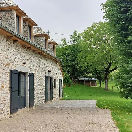 Maison De Caractere Renovee Avec Jardin, Terrasse, Cheminee Et Equipements Modernes Au Coeur De La Chataigneraie - Fr-1-742-555